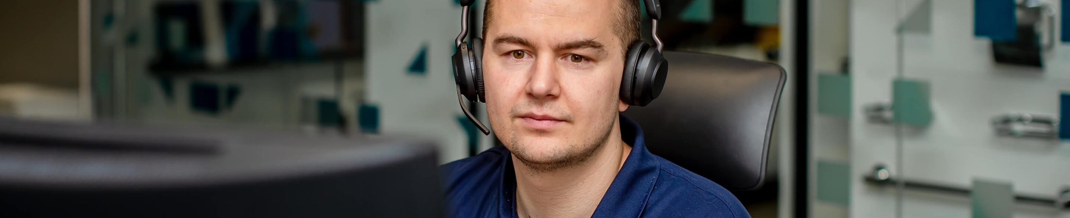 Mats sitter klar på kundesupport for Bad.no - kontakt oss nå