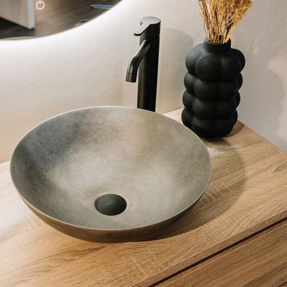 Bathco Sicilia Gris Oscuro Bolleservant Ø40cm - mikrosement Mørk grå Bathco Bolleservant KO-1503MC