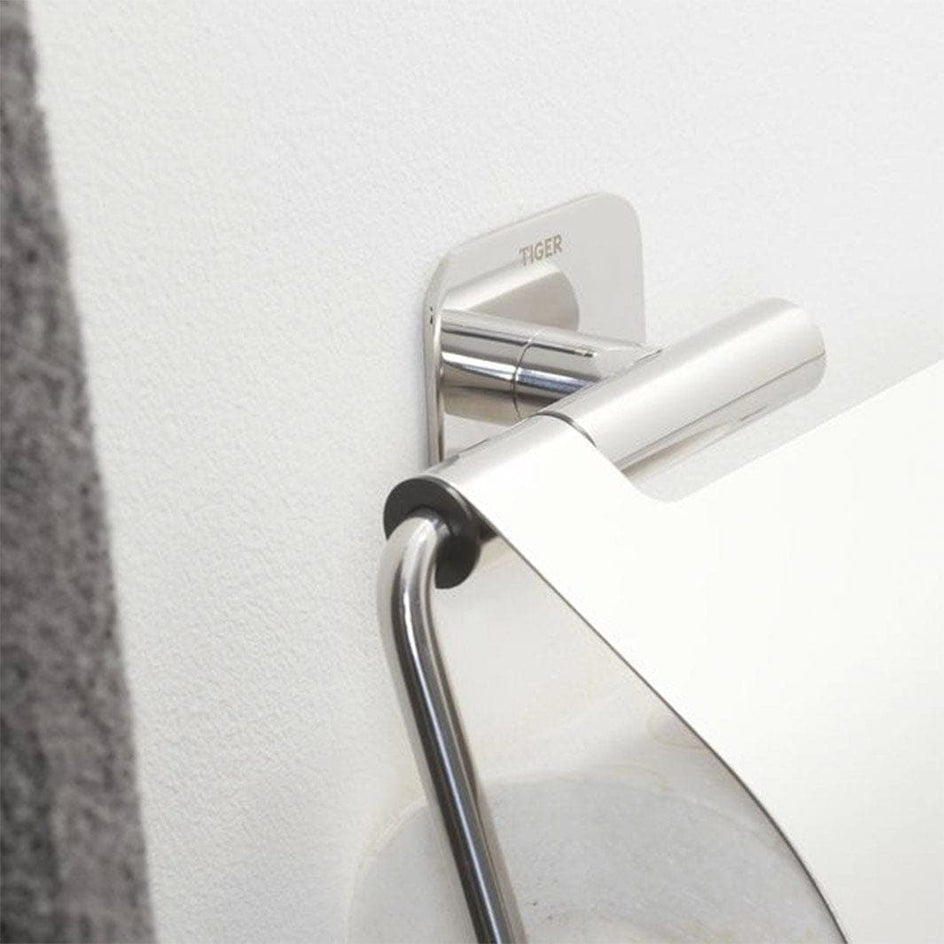 Tiger Colar toalettrullholder med lokk blankpolert Krom Tiger Toalettrullholder CO-T314133